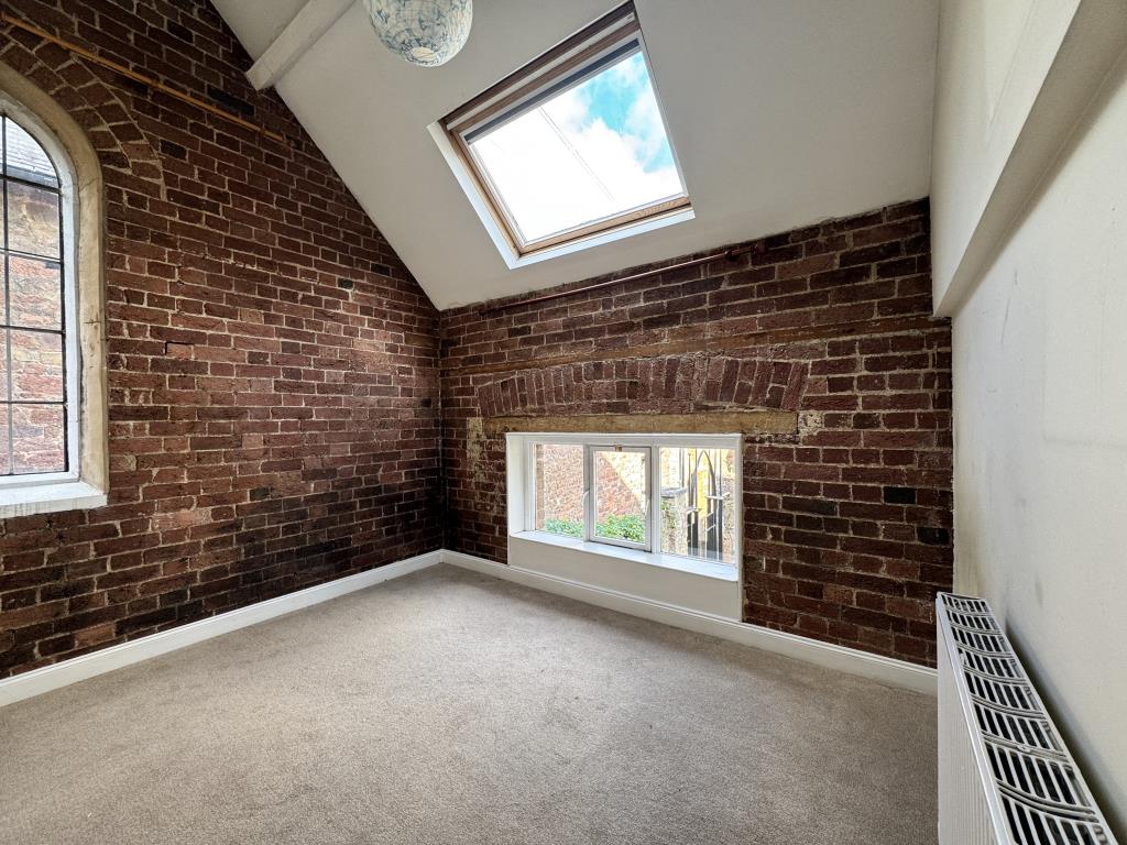 Lot: 162 - THREE-BEDROOM HOME IN CITY CENTRE - Bedroom